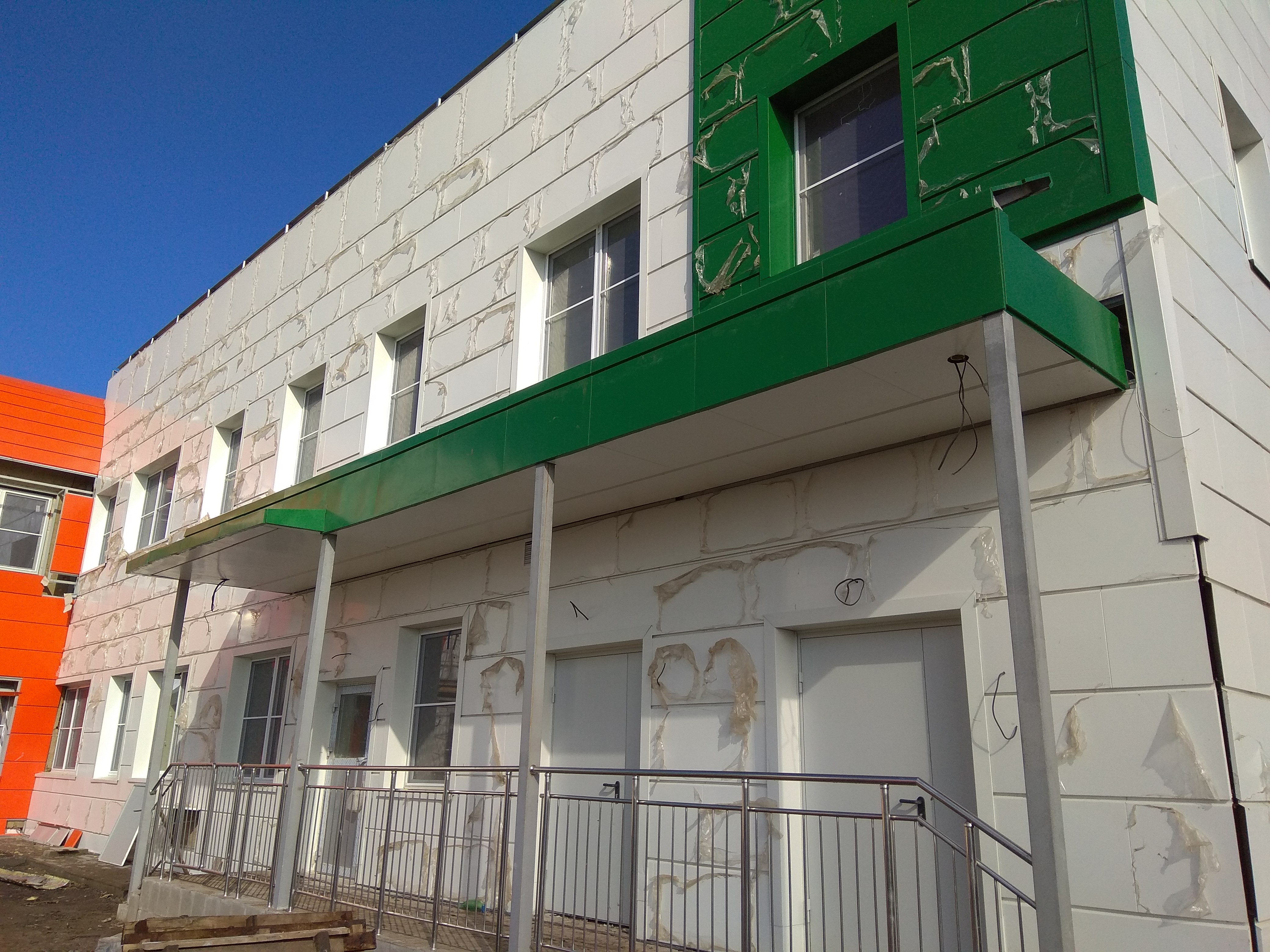 козырек обшитый кассетами